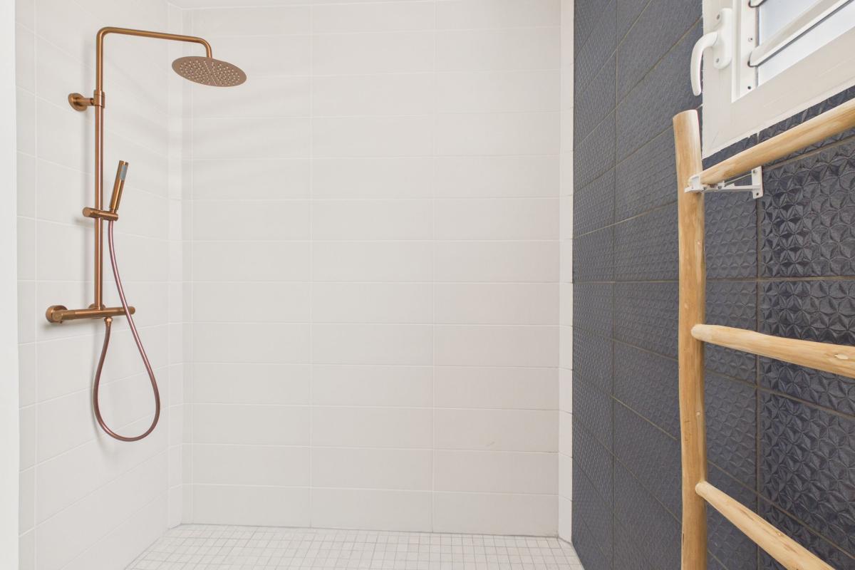 Location villa tout à pied 8 personnes Martinique  - salle de douche 2ème étage bis